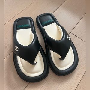 Chanel puffy pool slides sandals 39